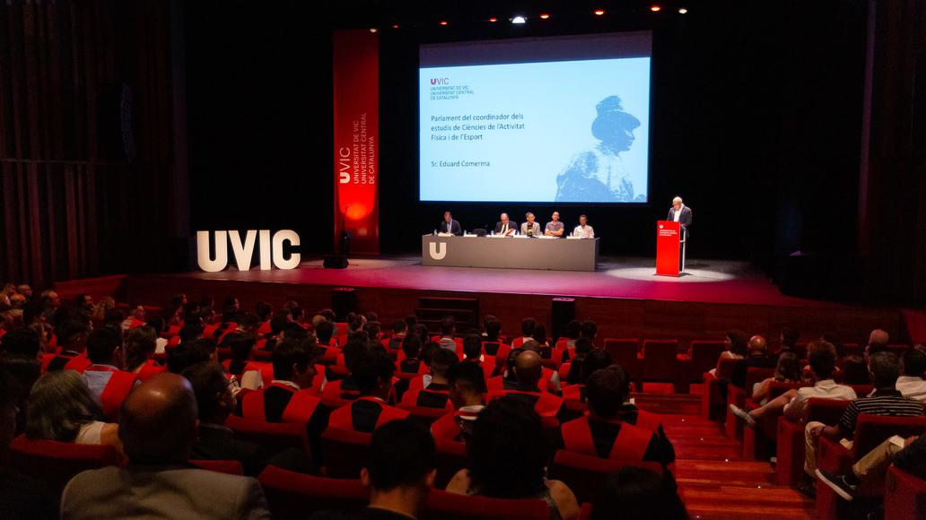 Imatge graduació UVIC educació